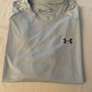 size L, men’s UA t-shirt